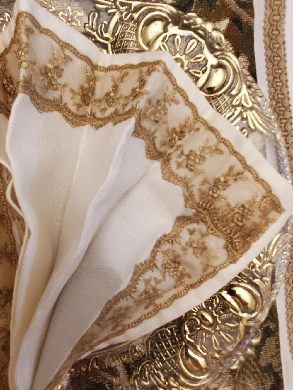 Elegant White and Gold Embroidered Napkin with Rhinestone Ring 6 Pcs